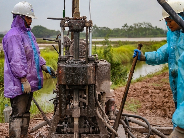 Hà Nội bổ sung chính sách tái định cư, tăng tốc giải phóng mặt bằng đường Vành đai 4 - Ảnh 3.