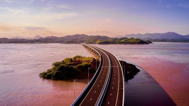 Hợp tác công tư - Đòn bẩy đưa du lịch Quảng Ninh cất cánh - Ảnh 2.