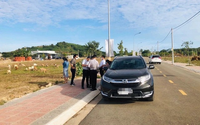 Môi giới bất động sản ngậm “trái đắng” khi bị cắt giảm nhân sự - Ảnh 1.