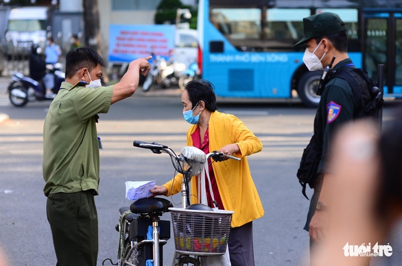 Sáng nay 8-12, chủ tịch Công ty Alibaba Nguyễn Thái Luyện và 22 đồng phạm hầu tòa - Ảnh 7.