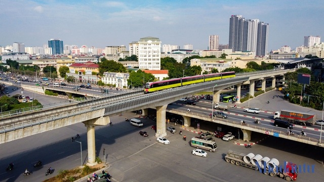 8 đoàn tàu metro Nhổn - ga Hà Nội vận hành thử trong môi trường hạn chế - Ảnh 3.