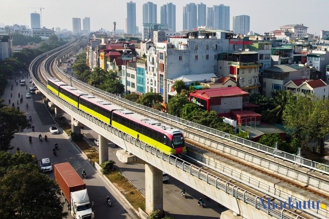 8 đoàn tàu metro Nhổn - ga Hà Nội vận hành thử trong môi trường hạn chế - Ảnh 1.